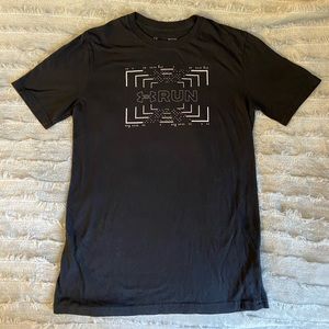 Under Armour Men’s Small Heat Gear Graphic Run Shirt